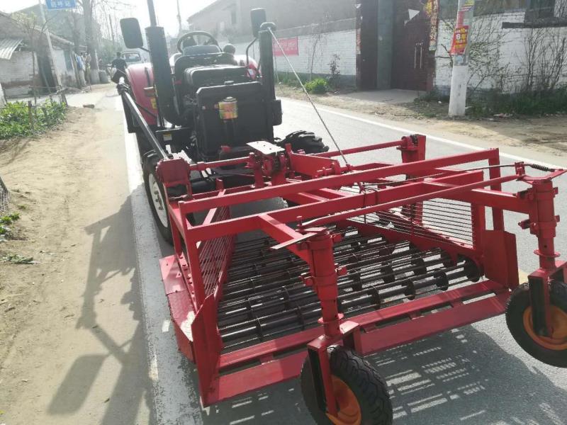 前置大蒜收獲機(jī).jpg 前置大蒜收獲機(jī).jpg