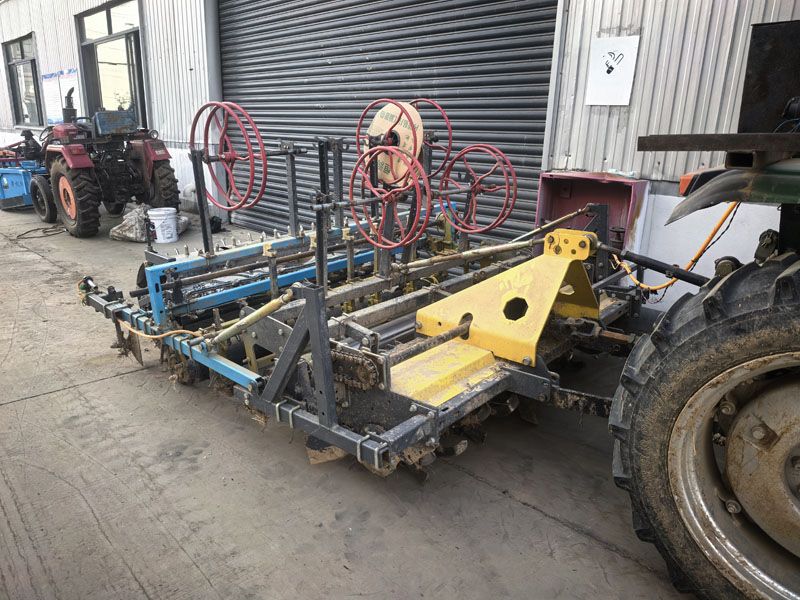 大蒜洋蔥覆膜打孔一體機(jī)